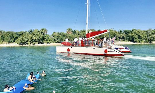 Catamarã Party Boat de 50 pés em Miami ($1.200 POR HORA)