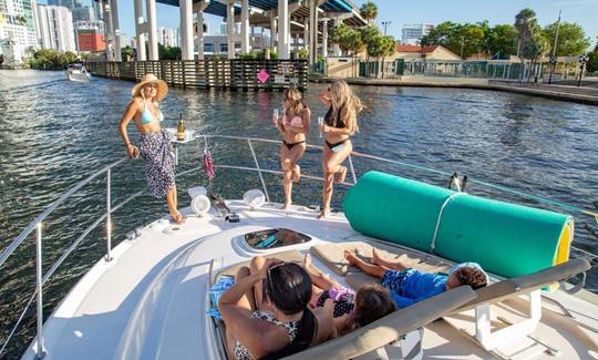 💥Hit the Water in Style with this 58' SEA RAY for up to 12 peoples in Miami 