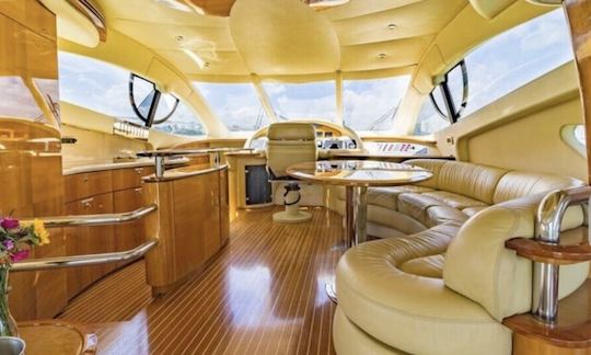 💥Hit the Water in Style with this 55' Azimut for up to 12 peoples in Miami 