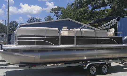 Alquiler de pontones SunChaser Craft 8520 Classic Cruise-n-Fish de 24 pies en Tampa, Florida