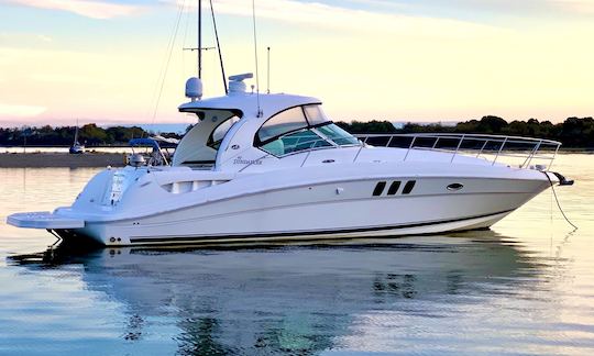 40' Sea Ray Sundancer Motor Yacht for Charter in Chicago, Illinois