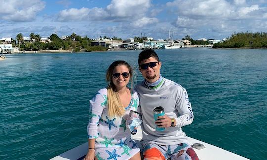 45ft Speedboat (COBALT) Tour to swimming pigs and turtles in Eleuthera