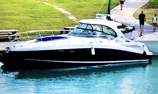 1 Hour free - Yacht in Miami: Sea Ray Sundancer 50ft