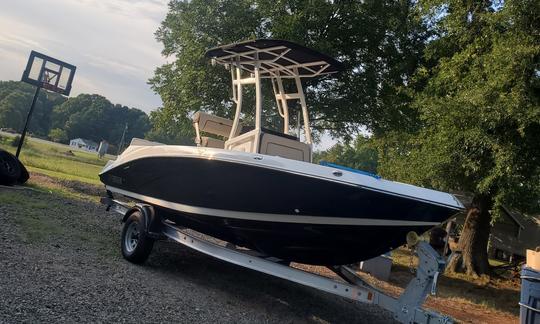 Jet Boat Yamaha con consola central 2022 en Washington, NC