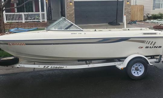 Bateau de ski Regal de 16 pieds à Fort Collins avec sports nautiques