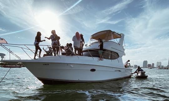 41’ Silverton Flybridge Motor Yacht in Miami, Florida