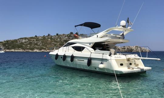 Yacht à moteur spacieux Ferreti 46 disponible à Mykonos