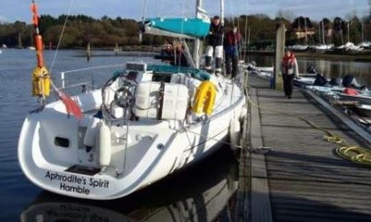 Frete no Oceanis 323 Cruiser em Southampton