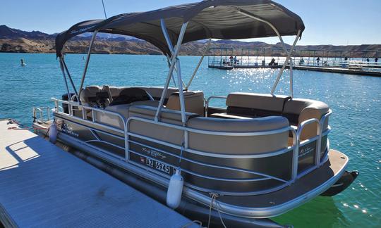 Incrível barcaça de festas Sun Tracker 20DLX 2018 no lago Havasu