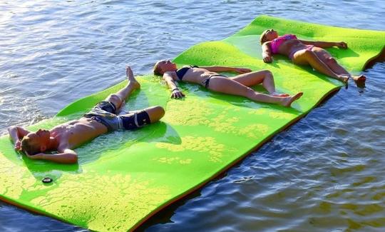 Huge floating Mat