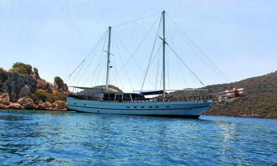 Hermosa goleta de 82 pies hecha a medida para Blue Cruise en Muğla, Turquía