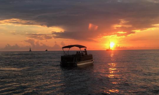 Bentley Pontoon de 20 pés - Navegue com estilo em Merritt Island *Combustível incluído*