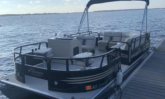 Bentley Pontoon de 20 pés - Navegue com estilo em Merritt Island *Combustível incluído*