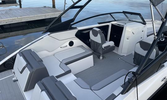 Découvrez le jetboat Yamaha AR250 2022 à Boynton Beach, en Floride !