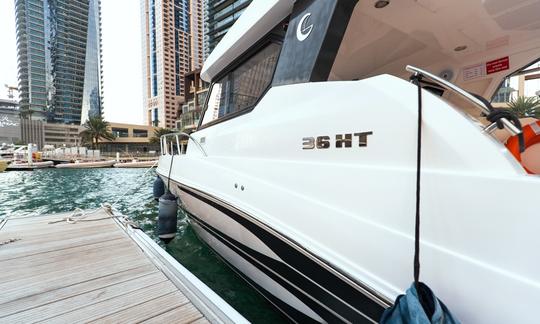 Location d'un bateau de 36 pieds à Dubaï avec capitaine et équipage (yacht Silver Craft pour 10 personnes)