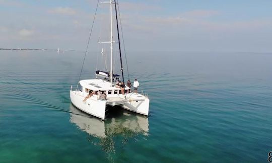 Gorgeous Luxury Lagoon Catamaran in San Pedro Belize