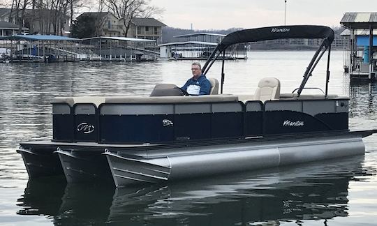 Tritão de 25 pés com capitão para alugar no Lago de Ozarks, MO