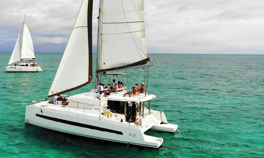 41ft Luxury Bali Lagoon Sailing Catamaran Charter in San Pedro