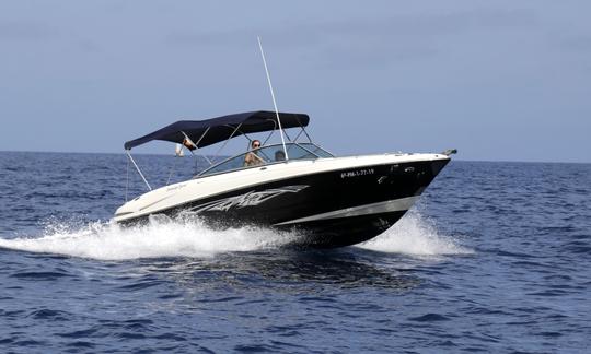 Spacious and Agile Monterey 264 FS Powerboat in Cala D'or, Illes Balears