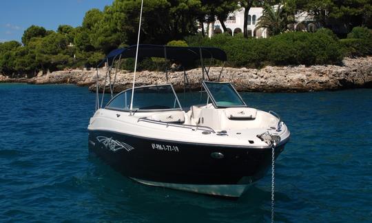 Spacious and Agile Monterey 264 FS Powerboat in Cala D'or, Illes Balears