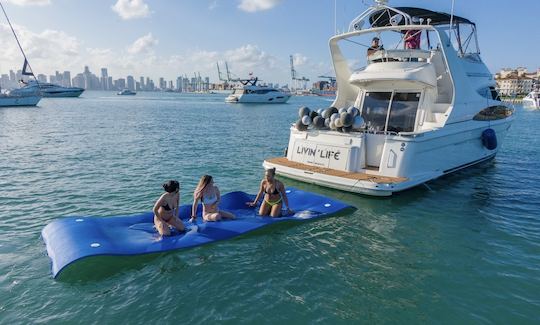 Carver 48' Luxury Flybridge Yacht in Miami Beach