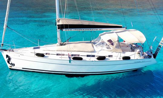 Beneteau Cyclades 39.3 - Location de yacht privé pour 7 personnes au départ de Rhodes