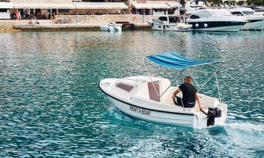 Rent the white 16ft Ven501k Powerboat in Bol