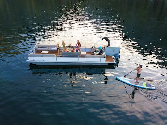 Lake Havasu’s ONE & ONLY Hot Tub Boat Charter!