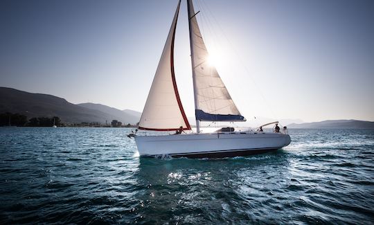 Beneteau Cyclades 50.5 A melhor experiência de navegação local e joias escondidas em Atenas, Grécia