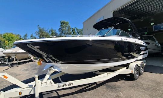 27' Monterey Bowrider sur la rivière Sainte-Croix