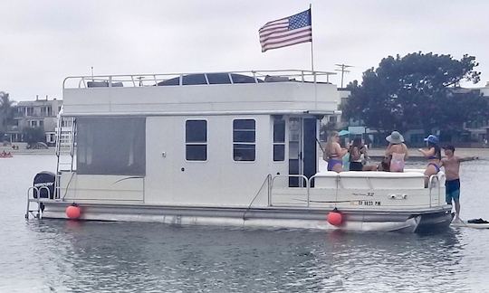 33’ Double Decker Pontoon w/ Waterslide in San Diego