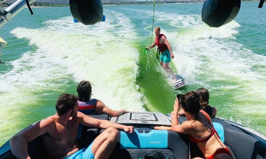 Deportes acuáticos en Los Ángeles: wakesurf, wakeboard, tubing, esquí acuático