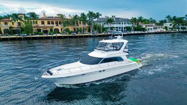 Magnifique yacht Sea Ray de 51 pieds, où le luxe rencontre le plaisir