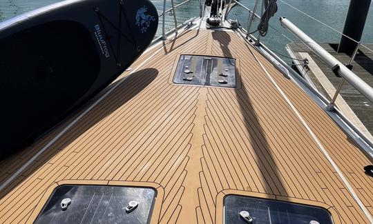 Sailing Bavaria 56 Cruiser disponible en The Solent, Reino Unido