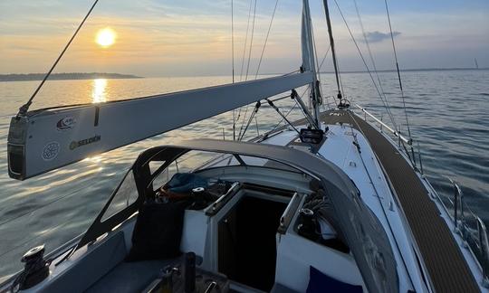 Sailing Bavaria 56 Cruiser disponible en The Solent, Reino Unido