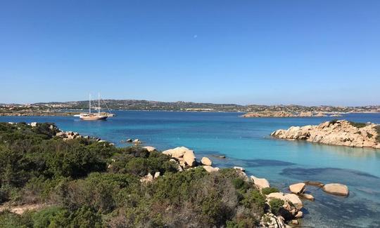 Location de yacht de luxe avec équipage à Bosa, Sardaigne, Italie 