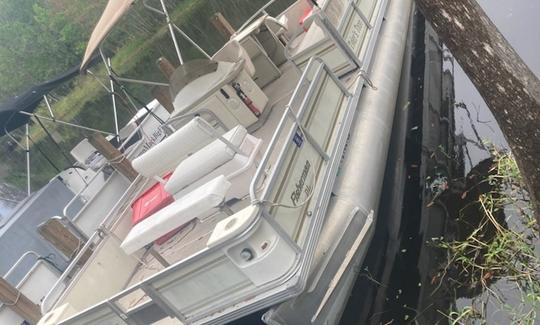 Sweetwater 22ft Pontoon in Lake Wales