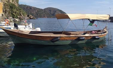 Experiência de barco, tradicional barco de pesca de madeira Lipari, Sicília