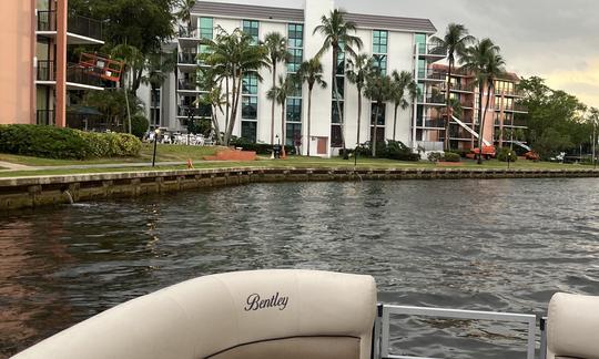 Comfortable and spacious Bentley 240 Cruise 28ft Pontoon in Fort Lauderdale