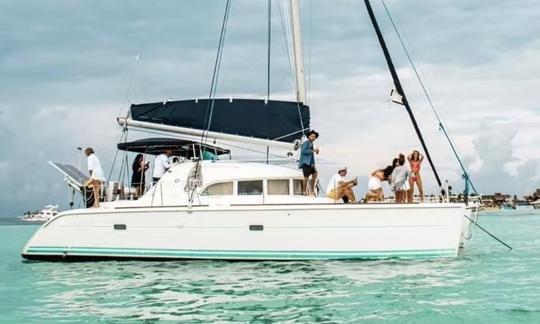 Lagoon Catamarán 46' 2012 con barra libre en Isla Mujeres