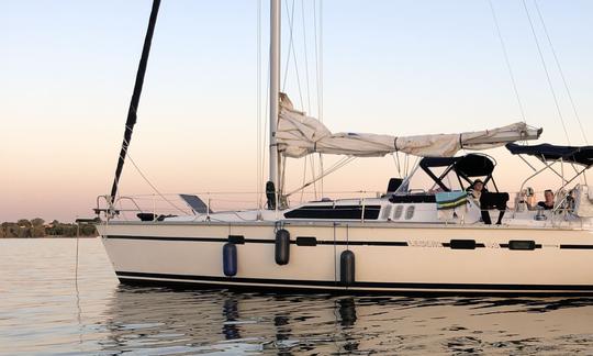 Hunter 43 Sailing Yacht in Oakville, Ontario