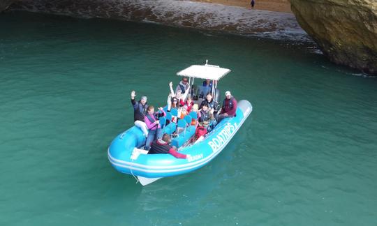 Excursion en bateau à moteur dans les grottes marines de Benagil à Lagos, Faro