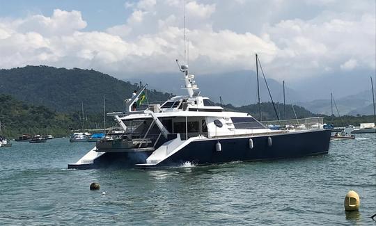 Incroyable catamaran à moteur de 54 pieds pouvant accueillir jusqu'à 40 passagers !