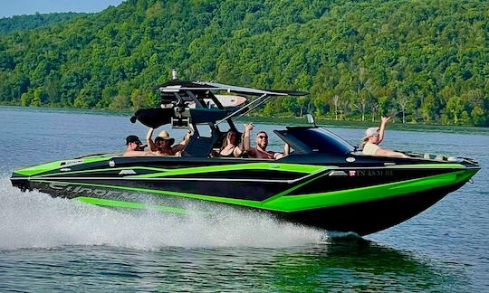 Location de bateau de surf Supreme ZS232 à Nashville ou dans les lacs environnants !