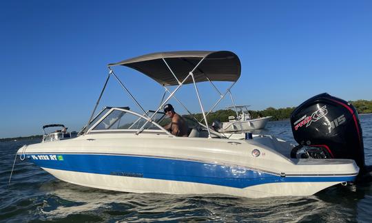 Deckboat Stingray de 19 pieds à louer à Johns Pass, en Floride !