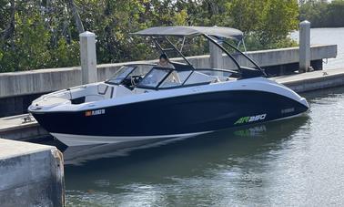 Experimente o barco a jato Yamaha AR250 2022 em Boynton Beach, Flórida!