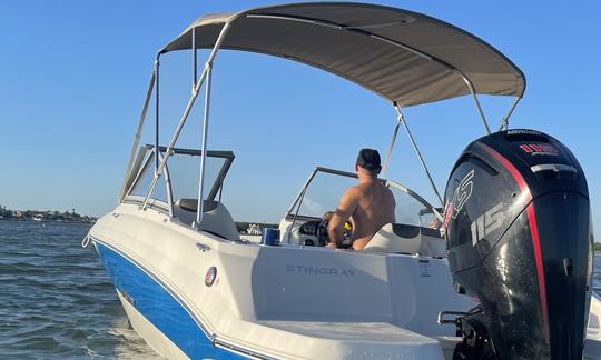 Deckboat Stingray de 19 pieds à louer à Johns Pass, en Floride !