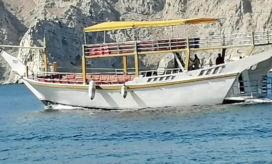 Crucero en dhow de día completo por los fiordos de Musandam