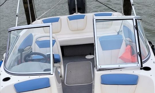 Your Aquatic Escape: Bayliner 180 Bowrider Rental 