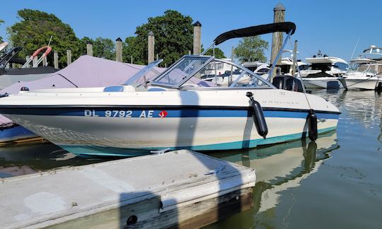 Your Aquatic Escape: Bayliner 180 Bowrider Rental 